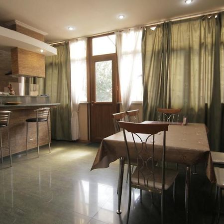 Apartment On Sanapiro Tbilisi Bagian luar foto