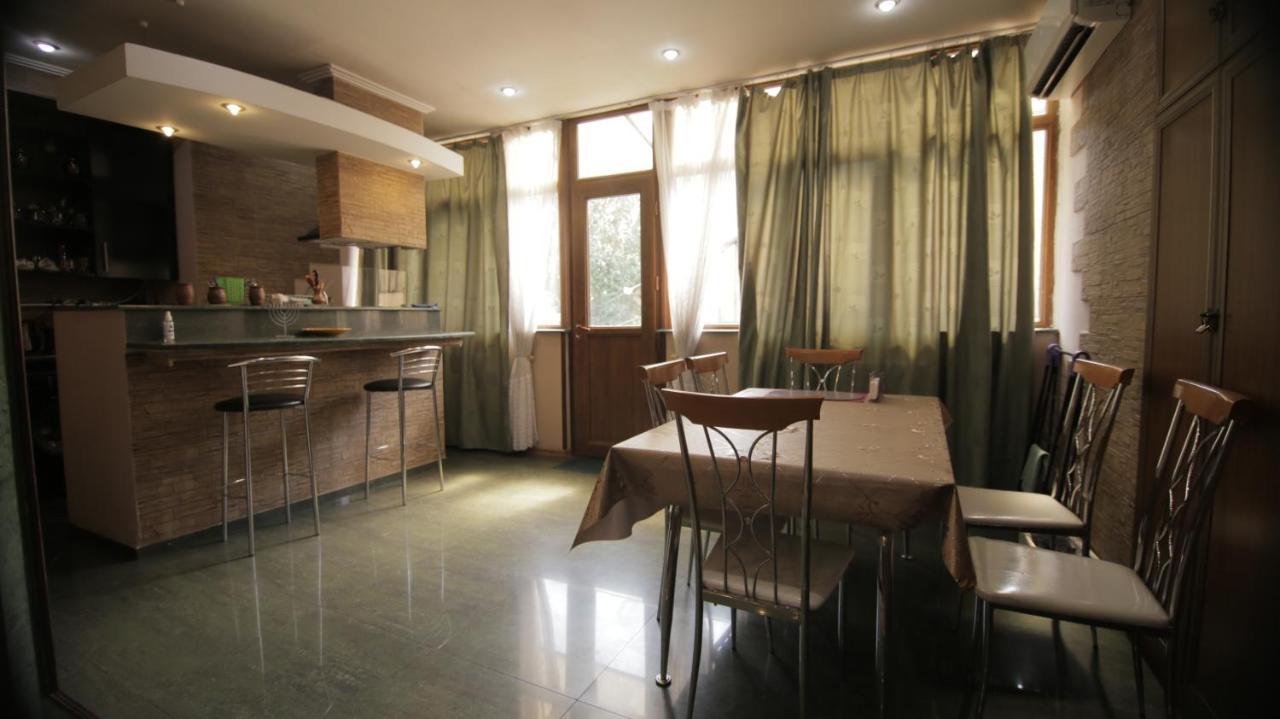 Apartment On Sanapiro Tbilisi Bagian luar foto