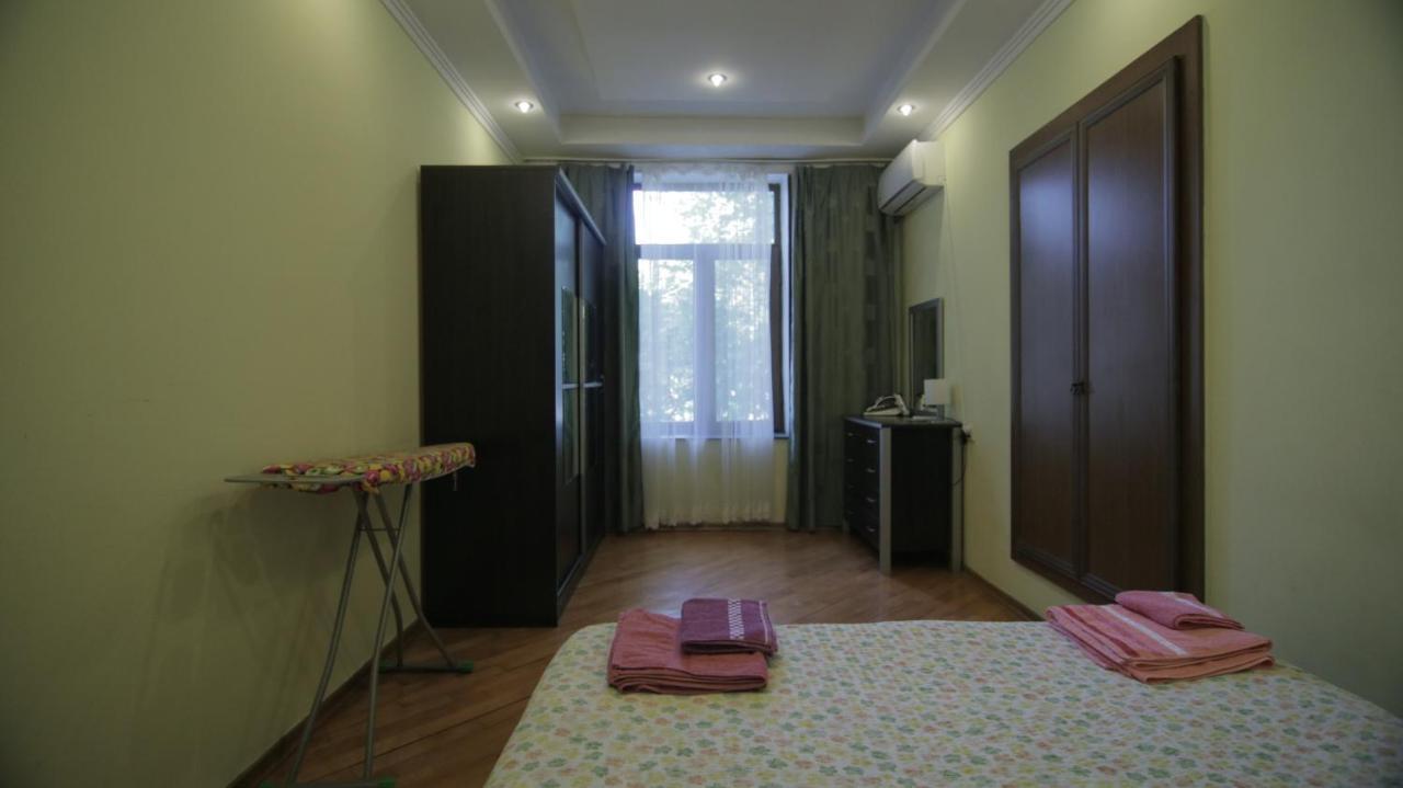 Apartment On Sanapiro Tbilisi Bagian luar foto