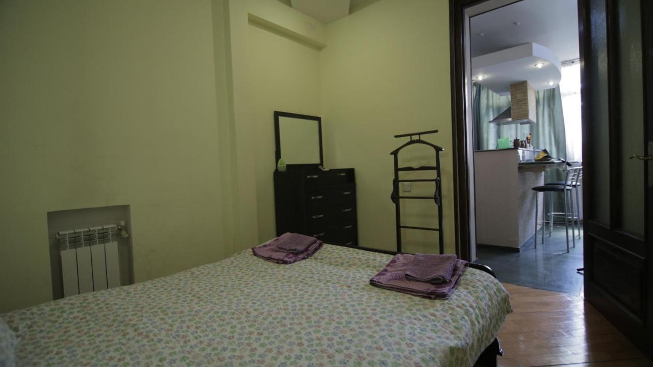 Apartment On Sanapiro Tbilisi Bagian luar foto