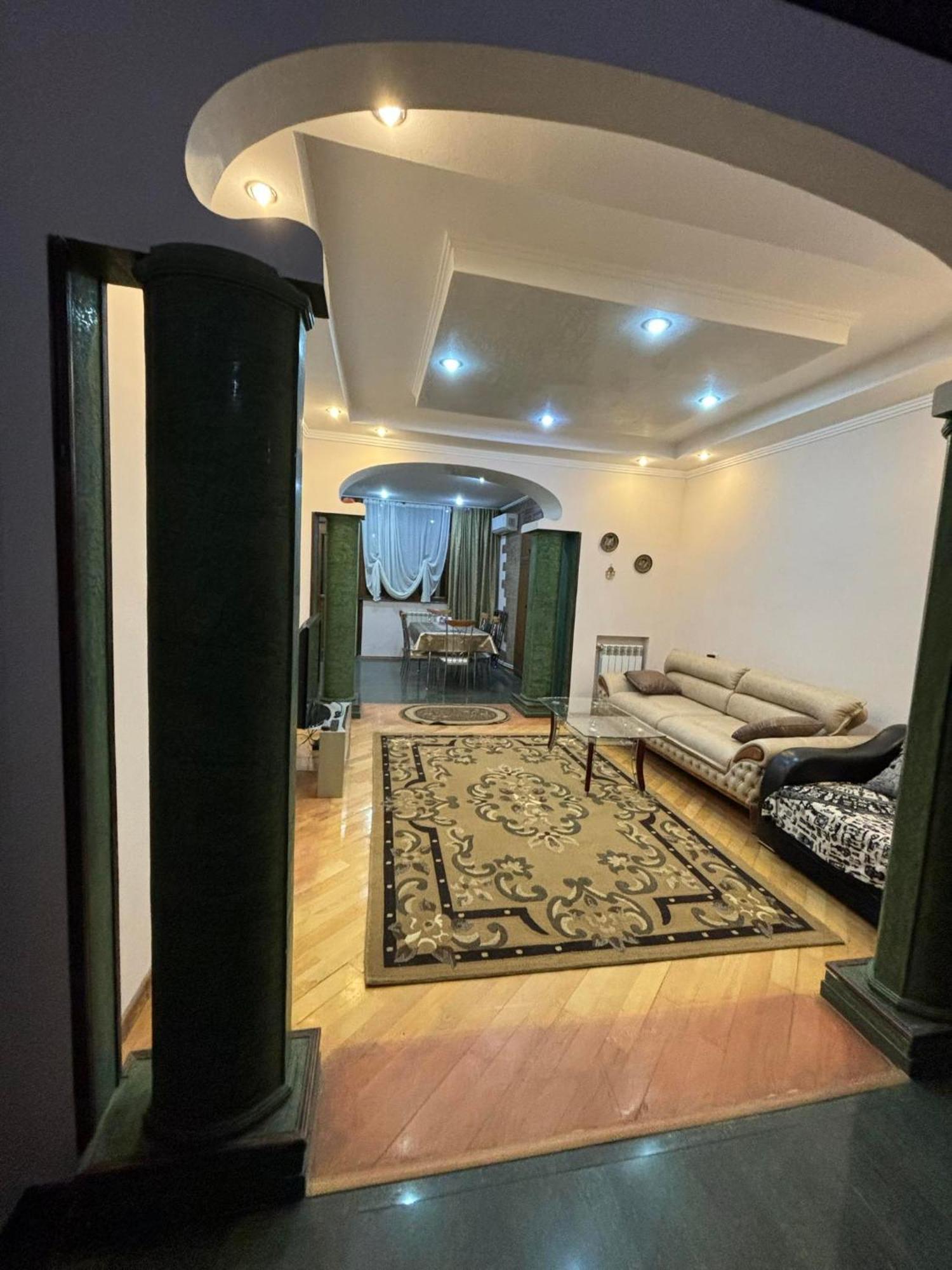 Apartment On Sanapiro Tbilisi Bagian luar foto