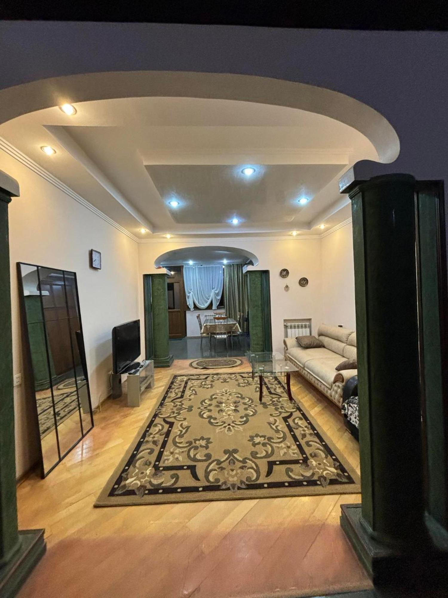 Apartment On Sanapiro Tbilisi Bagian luar foto