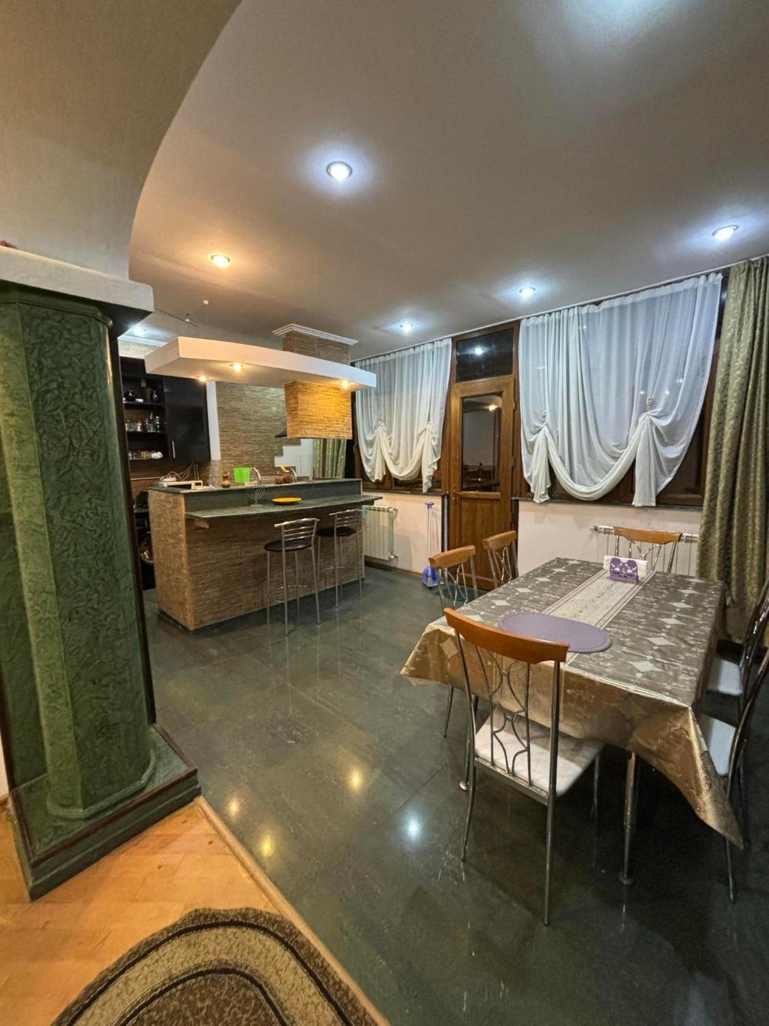 Apartment On Sanapiro Tbilisi Bagian luar foto